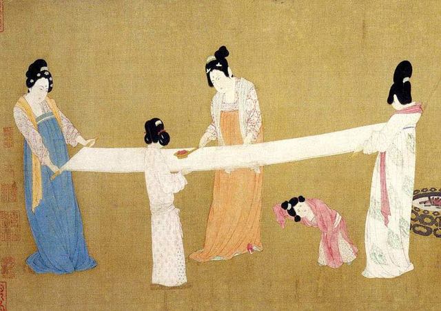 The production of silk in China begins