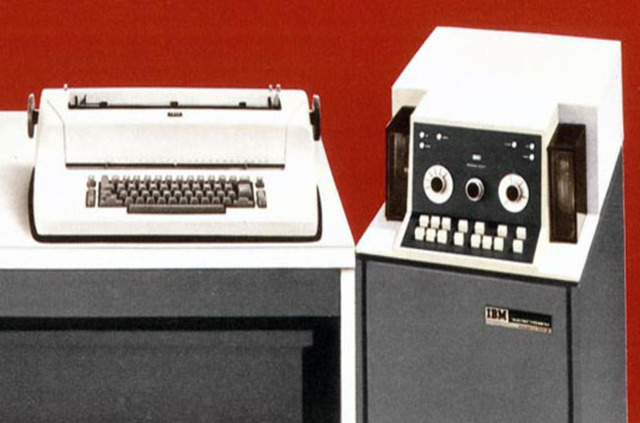 Máquina de escribir Selectric de IBM comienza "Procesamiento de textos"