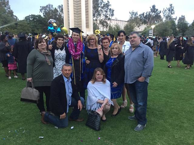 Yo tuve ir a una graduación de mi primo cuando él terminó escuela.