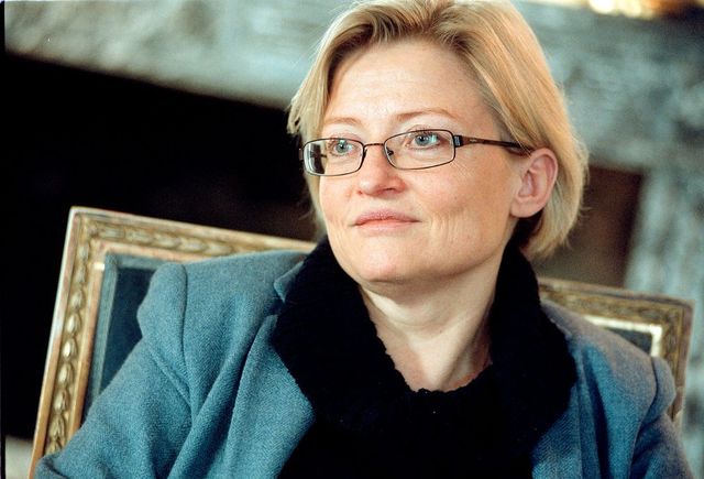 Anna Lindh mördas.