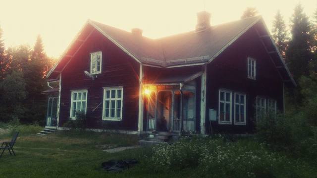 Flyttade rakt ut i skogen.