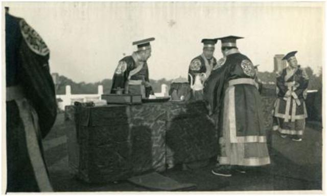 yuans declare itself emperor