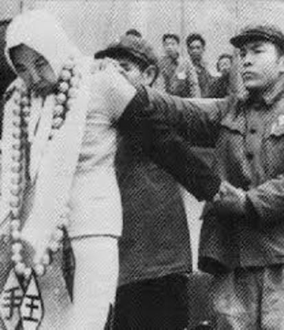 liu shaoqi purged, dies  after beatings and torture