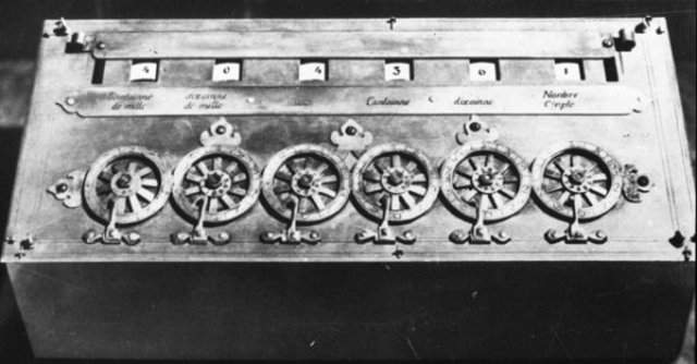 Primera máquina de sumar