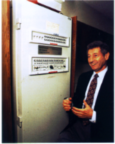 Leonard Kleinrock Crea la comunicacion de paquetes