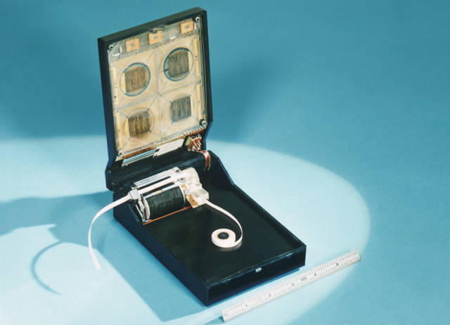 Jack Kilby invents the intergrated circut