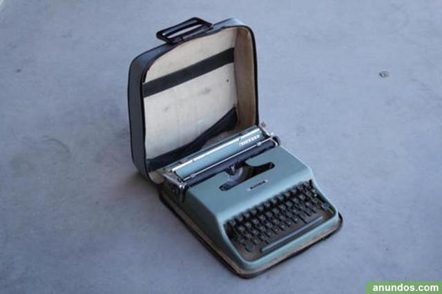 La máquina de escribir pequeña y portatil