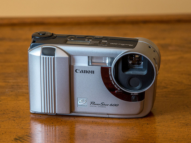 1996 Cannon Powershot 600
