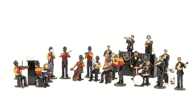 Britain's first permanent symphony orchestra is founded