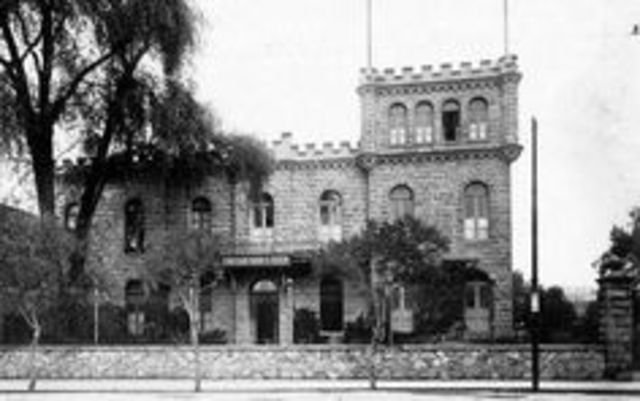 Se crea la Escuela Nacional de Bibliotecarios y Archiveros