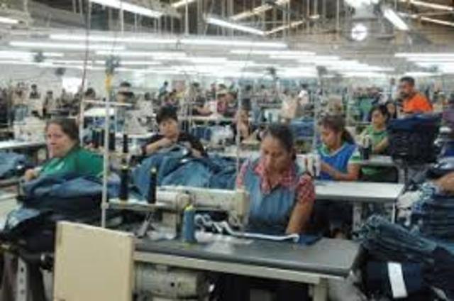 Baja producción manufacturera a la dependencia económica