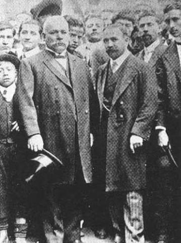 Francisco y Madero fundó el partido antirreeleccionista en contra de Diaz y se postula para la presidencia para las elecciones de 1911