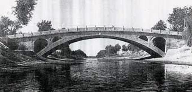 Segmental arch bridge