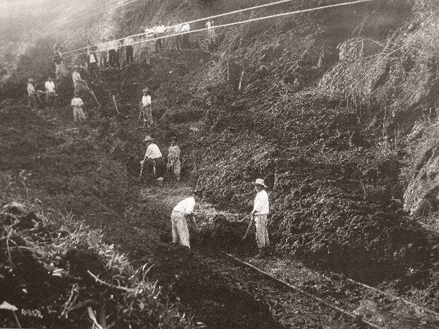 1910 Inicia la formación de cuadrillas de mantenimiento correctivo.