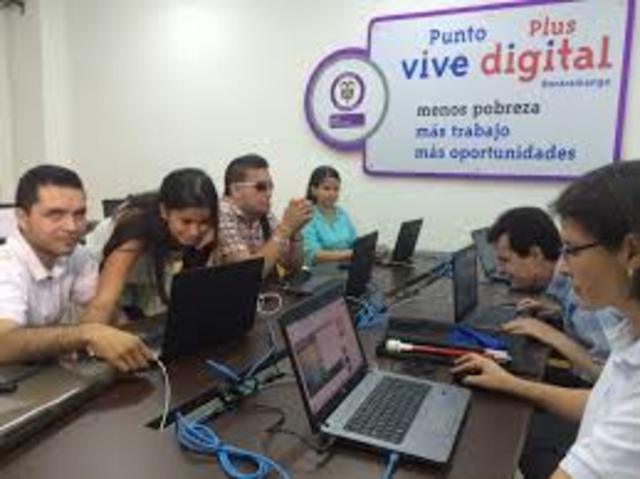 Se implementa como Plan de Gobierno el Programa “ Vive Digital”
