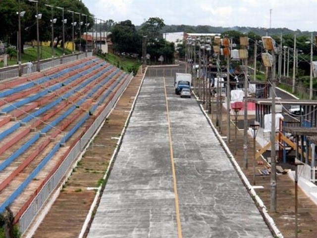 Inauguração do sambódromo