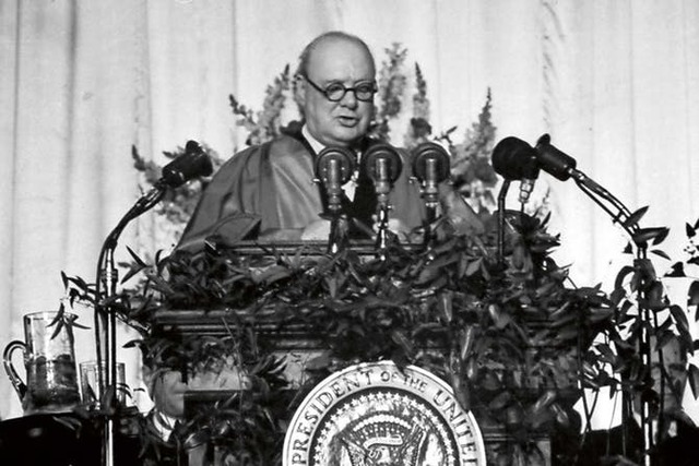 Den kalde krigen trappes opp.