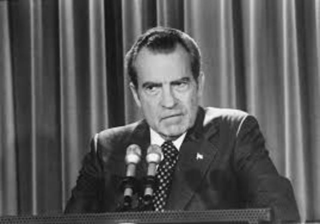Nixon anuncia suspención de intercambio de oro por el dolar