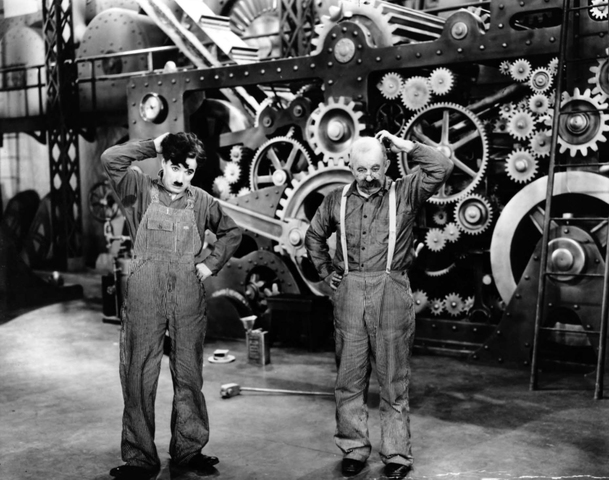Charlie Chaplin capto el aspecto de la producción en masa de las primeras escenas de su película tiempos modernos.