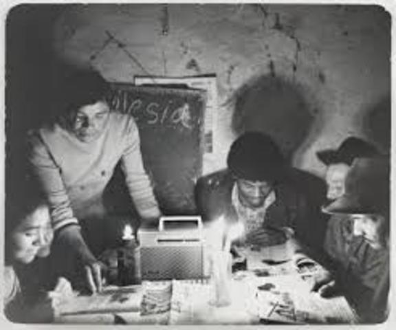 Escuelas radiofónicas, educación popular