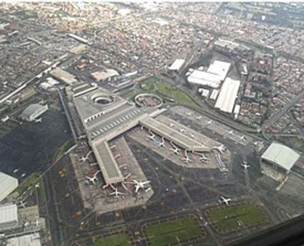 Inauguración del aeropuerto de la Ciudad de México