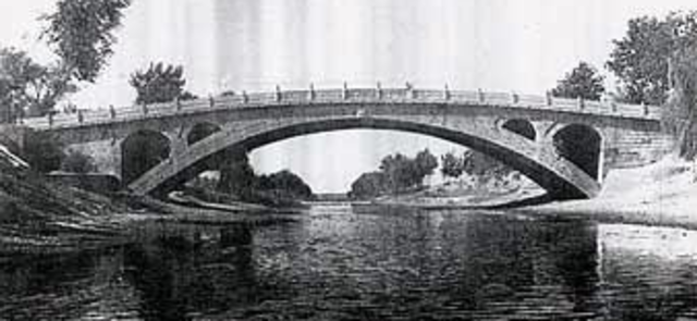 Segmental arch bridge