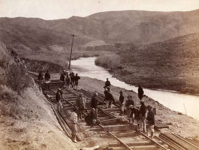 chinese workers helped build the transcontinental railroad