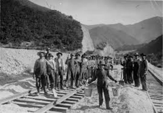 Chinese Workers Help Build the Transcontinental Railroad