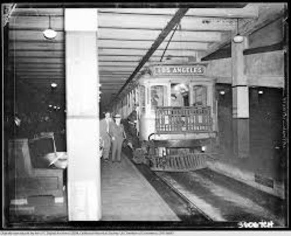 First subway system created