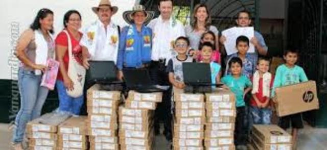 AMPLIAR EL ACCESO  COMUNITARIO A SERVICIOS BÁSICOS DE VOZ E INTERNE