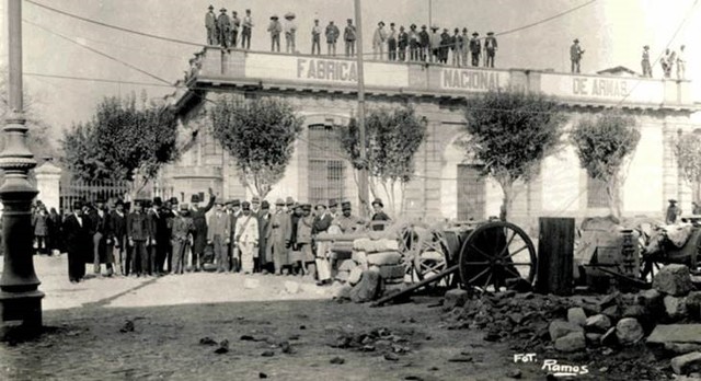 Estalla una revuelta contra Madero, en la ciudad de México, encabezada por Bernardo Reyes, Félix Díaz y Manuel Mondragón, conocida como la Decena Trágica.