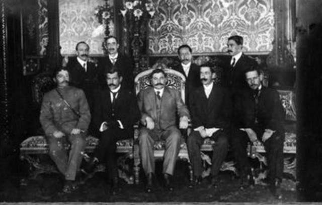 El gobierno de Eulalio Gutiérrez abandona la ciudad de México debido a la insubordinación de Villa y Zapata.