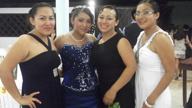 Tuve mis xv años. Y de esa mismo mes salí de la secundaria.