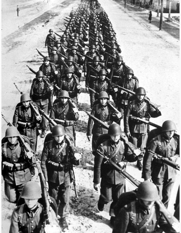 Germans invade Poland and war starts (German Blitzkrieg)