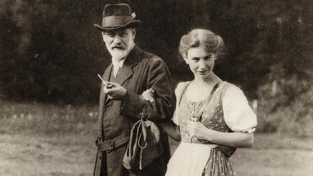 Freud Contrae matrimonio con Martha Bernays