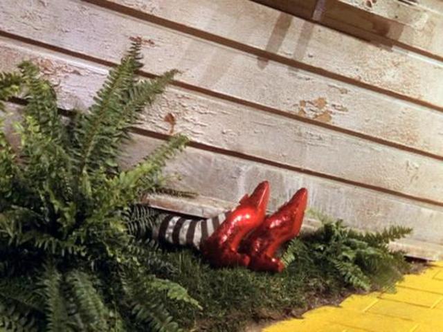 Dorothy kills the wicked with of the west