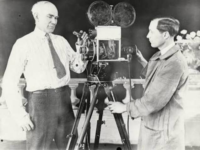 Invención del cine por los hermanos Lumière.