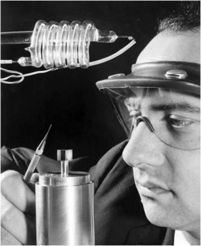 Primeros laser y robots industriales