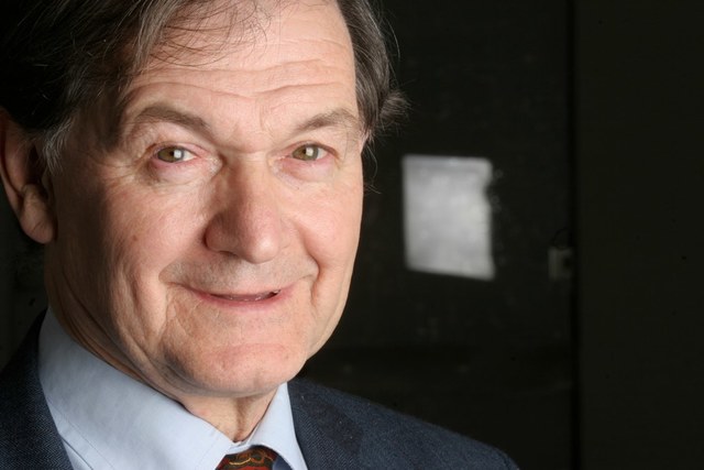 ROGER PENROSE