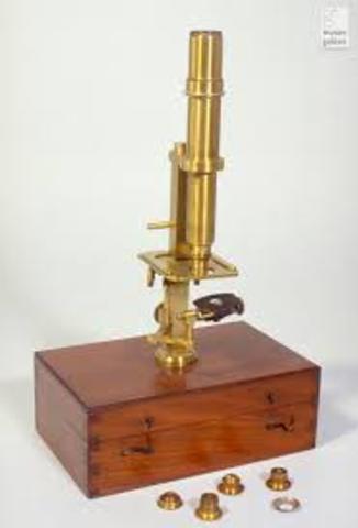 1610	Microscopio composto (lente oculare concava ed obbiettiva convessa) Italia Galileo Galilei 1610Galileo pubblica il Sidereus Nuncius