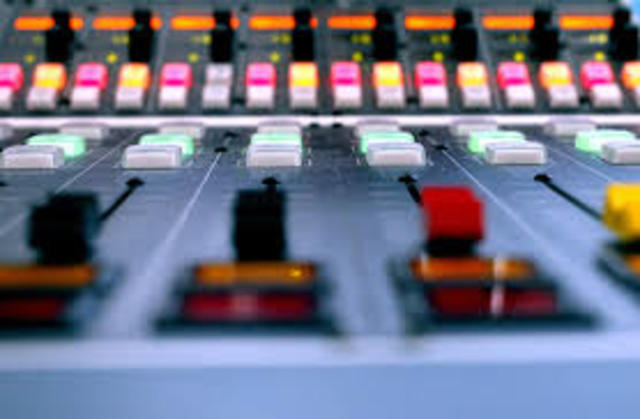 Primera emisora universitaria