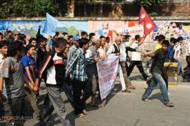 Hubo una agitación a favor de la democracia coordinada por el Partido Comunistas y los grupos de izquierda. Las protestas en la calle fueron reprimidas por las fuerzas de seguridad con varias muertes y arrestos masivos.