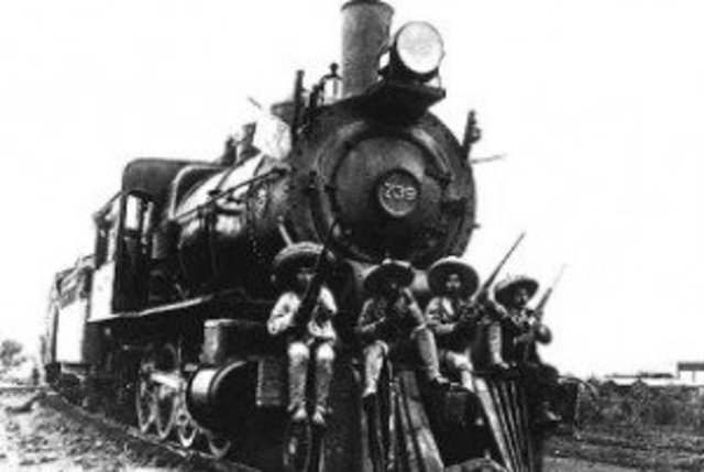 Con el inicio de la revolución mexicana hubo un decaimiento en los servicios de salud y en avances científicos.