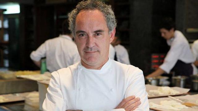 FERRÁN ADRIÀ ES UN CHEF CONOCIDO POR SU ALTO NIVEL DE INNOVACIÓN GASTRONOMICA ENTRE SUSU TECNICAS ESTAN LA DECONSTRUCCION, LA ESFERIFICACION, EL USO DE ESPUMAS Y NITROGENO LIQUIDO