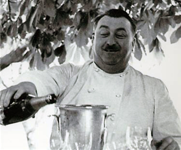 FERNAND POINT SE CARACTERIZO POR DESDE MUY CHICO TENER UN TALETO EN LA COCINA SE CARACTERIZO POR SIEMPRE ESTAR BUSCANDO INGRDIENTES DE PRIMERA CALIDAD