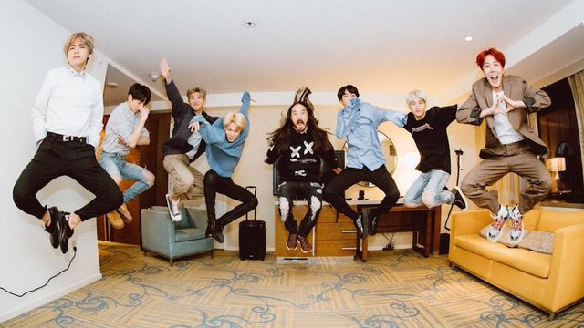 Mic Drop Remix MV (Steve Aoki)