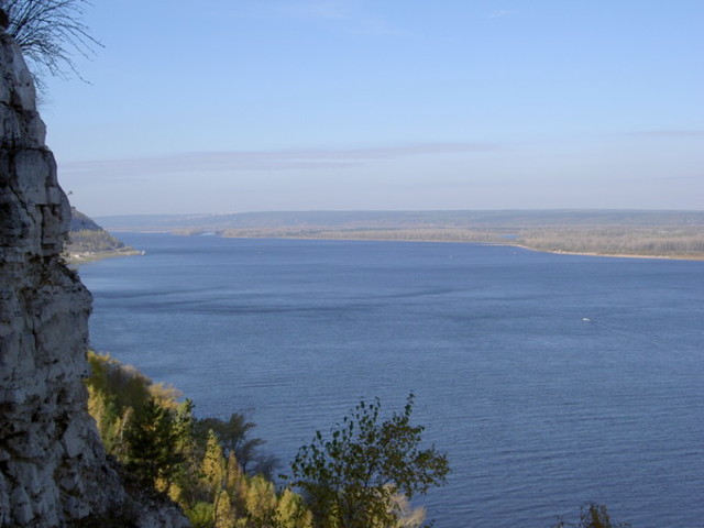 "К тебе несу стихи, река моя родная...."