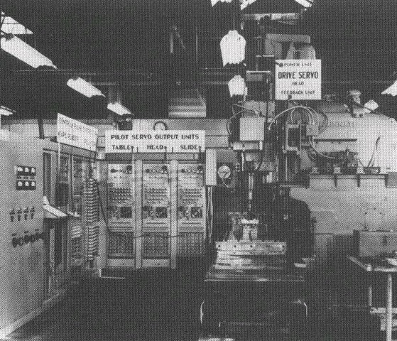 Creacion de las primeras maquinas de control numerico