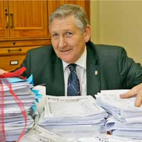 Invercargill MP Eric Roy tables five petitions, totalling 55,000 signatures, in Parliament