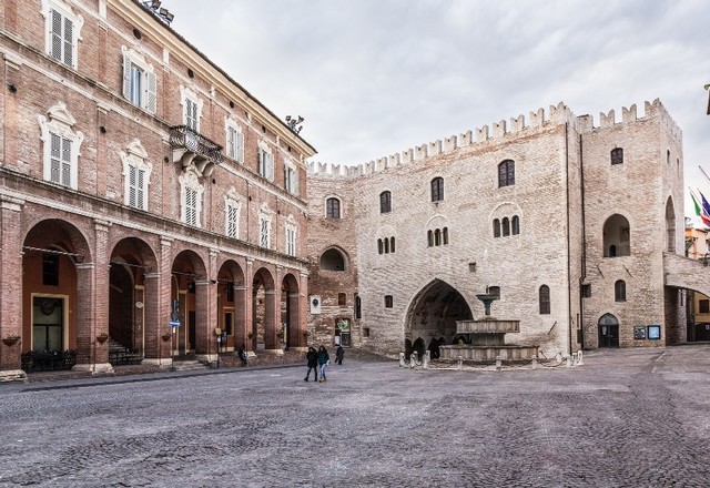 Primer Fábrica de papel en Europa
